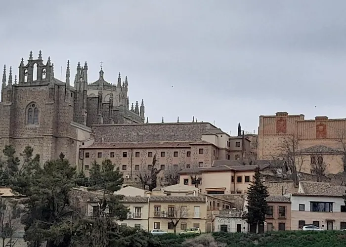 La Campana Konukevi Toledo